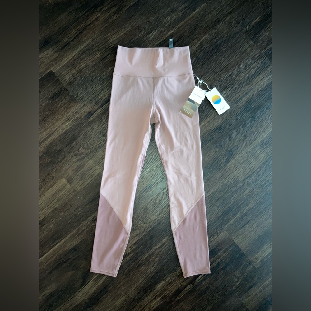 Vuori women’s pink Leggings/ workout pants size S new